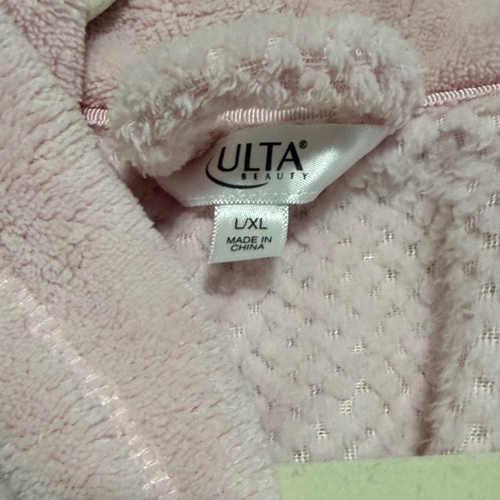 Soft and Cozy Pink Robe - Picture 4 of 4